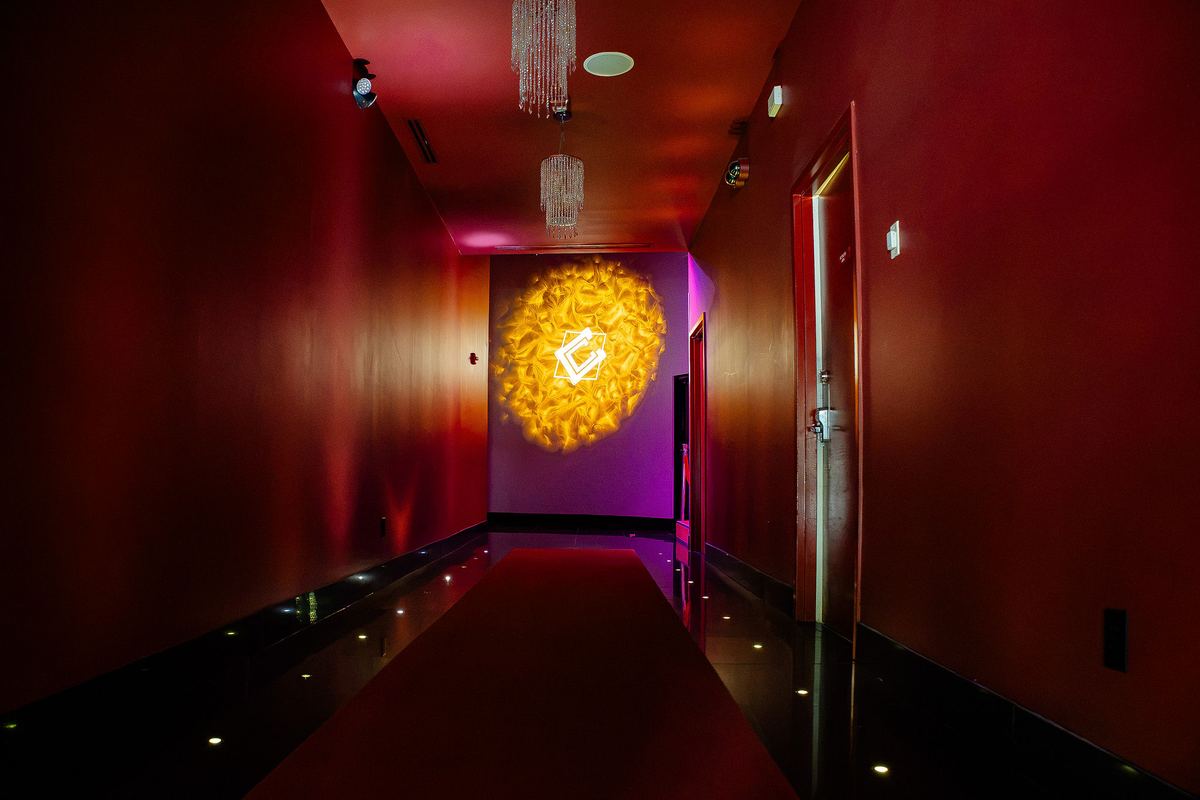 What to Expect at an Upscale Gentleman's Club